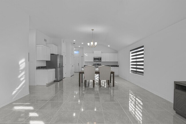 Building Photo - 5428 Encanto Dr