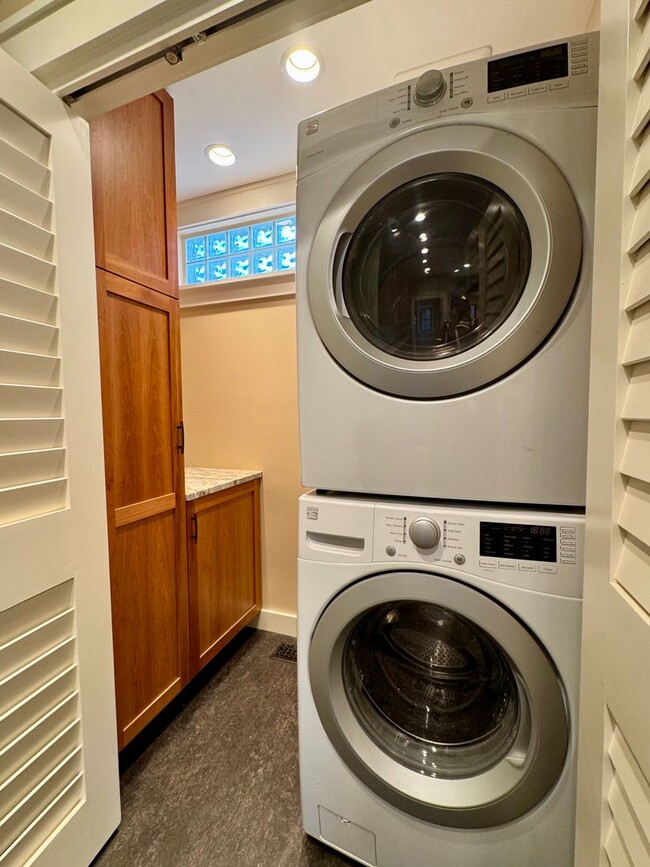 Building Photo - 6210 20th Ave NE