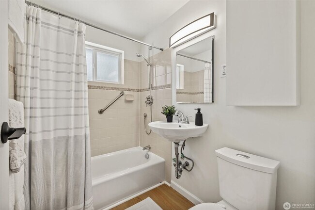 Building Photo - 4Bd/1.75Ba Seattle House