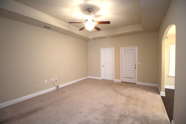 Building Photo - 3BR/2BA Ashley Place Home Featuring Sunroom, Generator & Multiple Living Spaces