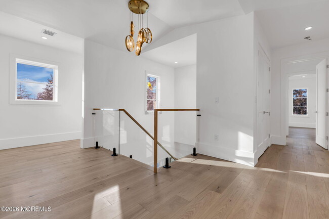 Building Photo - 497 Norwood Ave