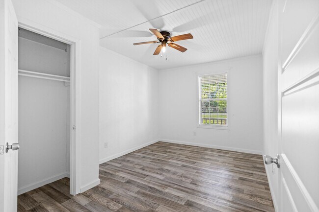 Building Photo - Beautiful & Unique Rental Home Spacious, C...