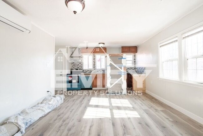 Building Photo - MOVE IN READY 2 BEDROOM 1 BATHROOM HOME IN LYNWOOD CA 90262