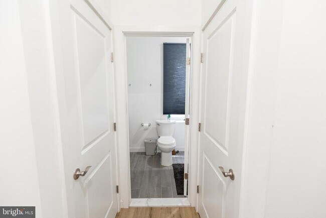 Building Photo - 3945 Lancaster Ave