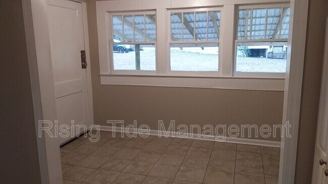 Building Photo - 104 Walker Ave