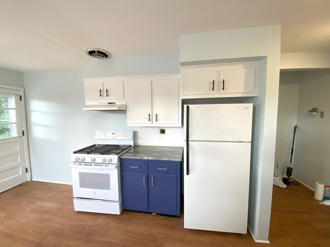 Building Photo - 82 Bergen Ave