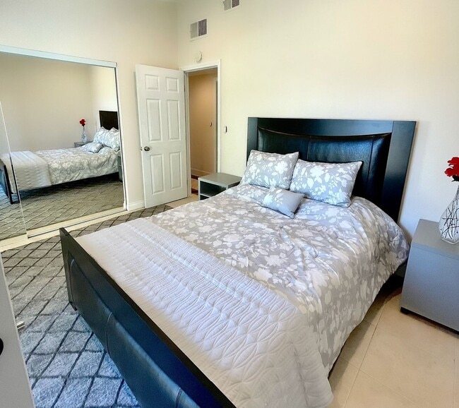 Building Photo - Stunning Woodland Hills Home with Sweeping Views