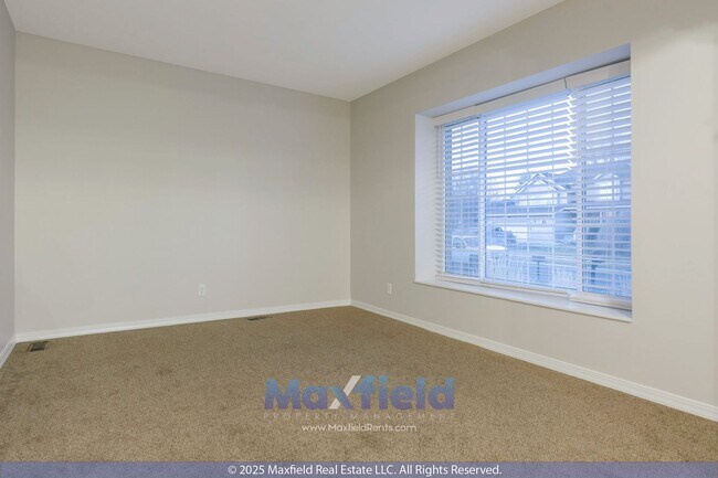 Building Photo - Beautiful 6BD, 3.5BTH, 3GAR Home in Cranberry Hills