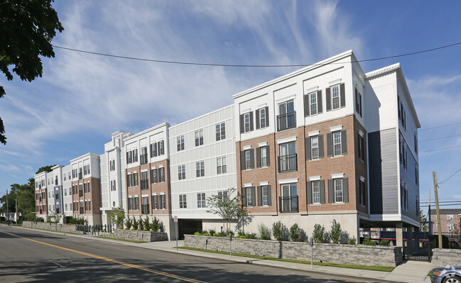 Building Photo - Brooke Pointe