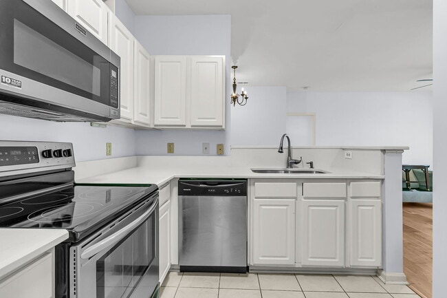 Building Photo - 1600 Long Grove Dr