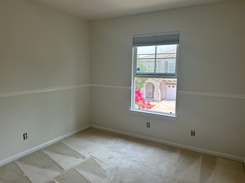 Guest Bedroom - 2553 McLaren Ln