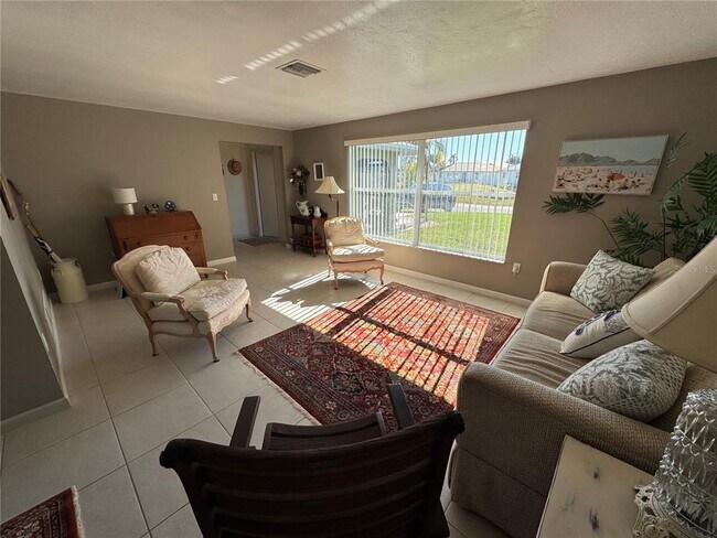 Building Photo - 1335 Cambridge Dr