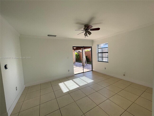 Building Photo - 631 SW 99th Pl