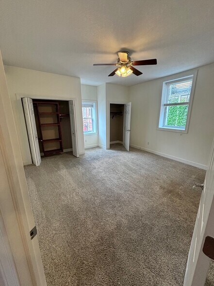 Main Bedroom - 135 E Prairie Ave
