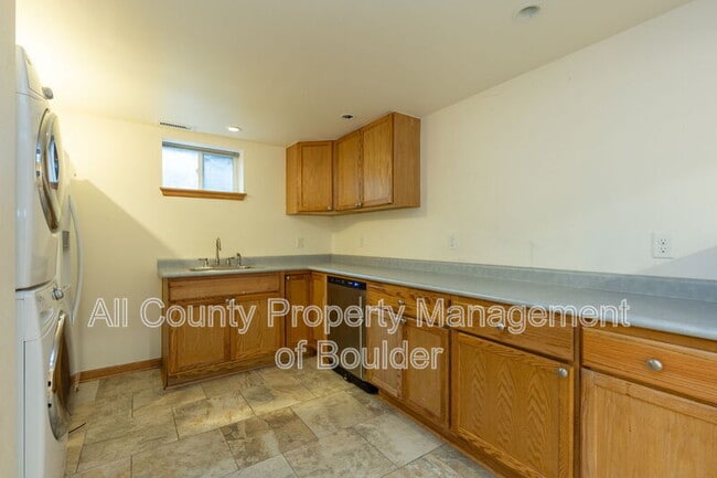 Building Photo - 4690 Sioux Dr