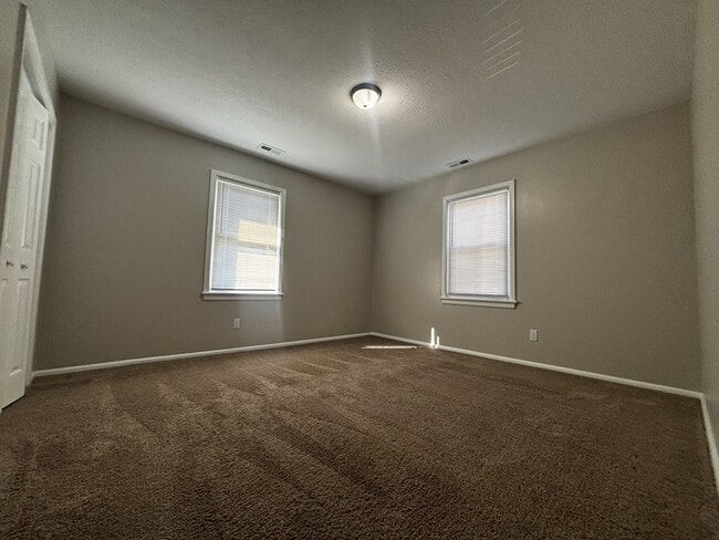 Building Photo - 516 Olivia Ln