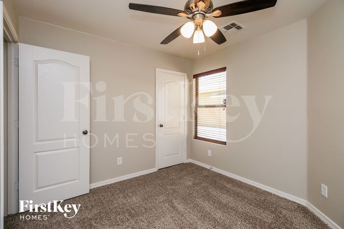 Building Photo - 914 W Desert Canyon Dr