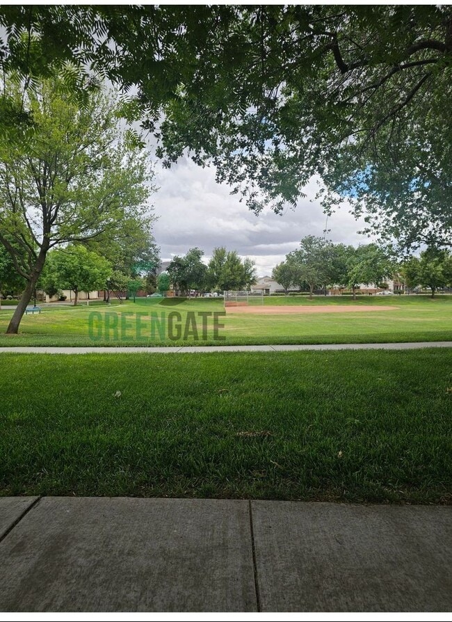 Building Photo - Spacious 4 Bedroom 3 Bath in Patterson! AV...