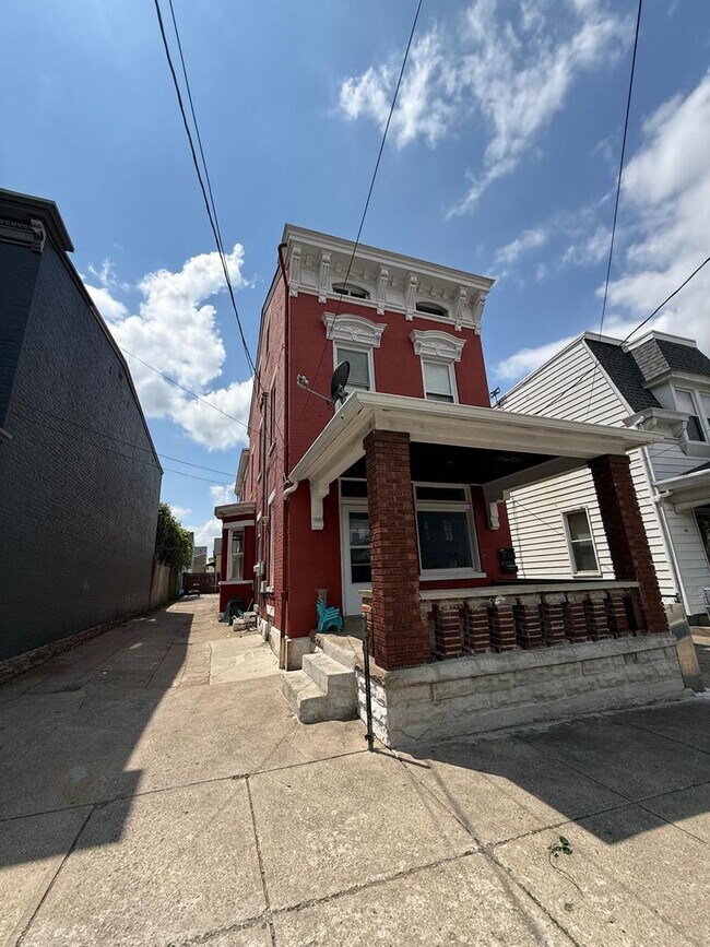 Building Photo - 942 Columbia St