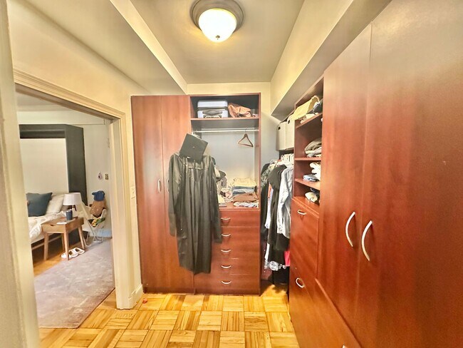 Building Photo - Great Studio in Glover Park/North Georgetown w/Murphy Bed, Walk-In Closet, Eat in Kitchen!