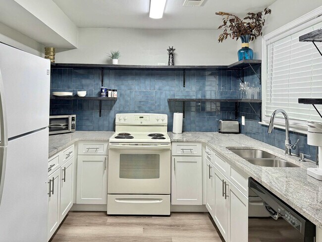 Building Photo - 1275 Sweet Pine Dr