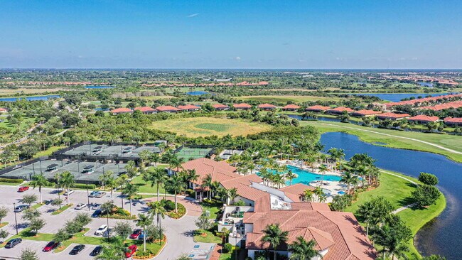 Building Photo - "Spacious 2-Bed, 2-Bath W/Den Condo Retrea...