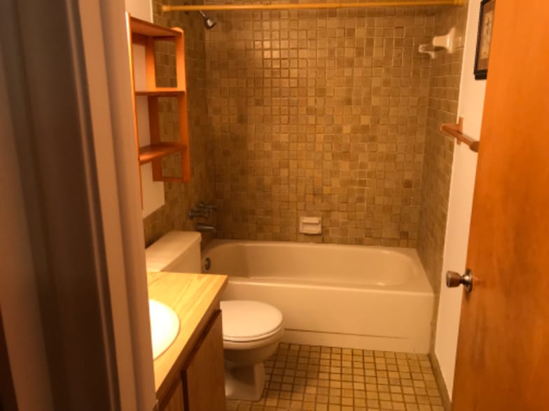 Building Photo - 187 NE 6th Ct