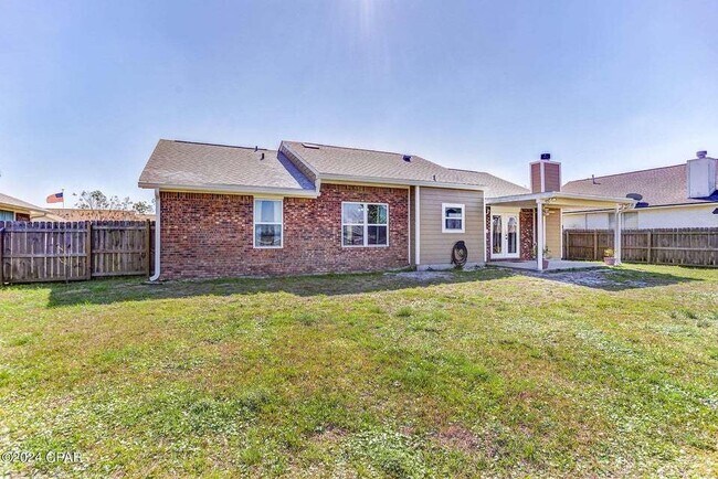 Building Photo - ** Brick Home in great neighborhood close to TAFB