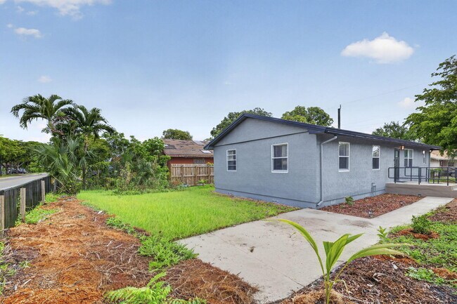 Building Photo - 800 NW 6th Ave