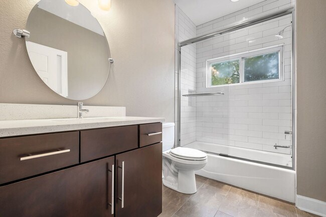 Building Photo - Midtown Tallahassee Townhome