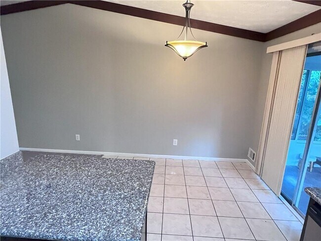 Building Photo - 2936 Spanish Oak Dr SW