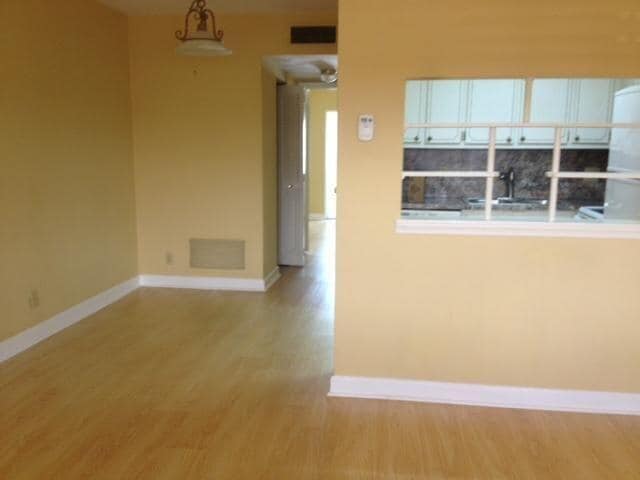 Building Photo - 3000 Lake Osborne Dr