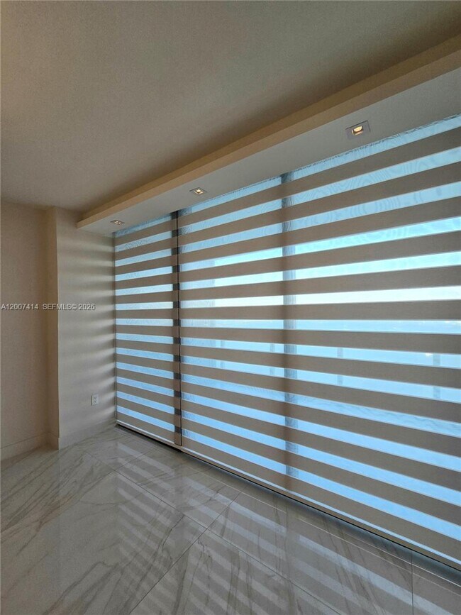 Building Photo - 700 NE 24th St