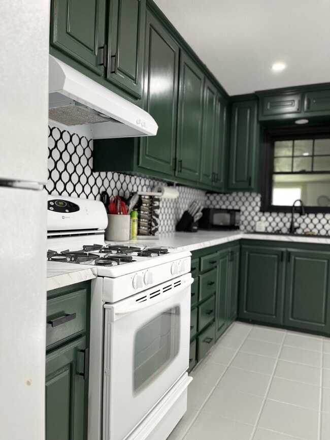 Building Photo - 2611 31st St