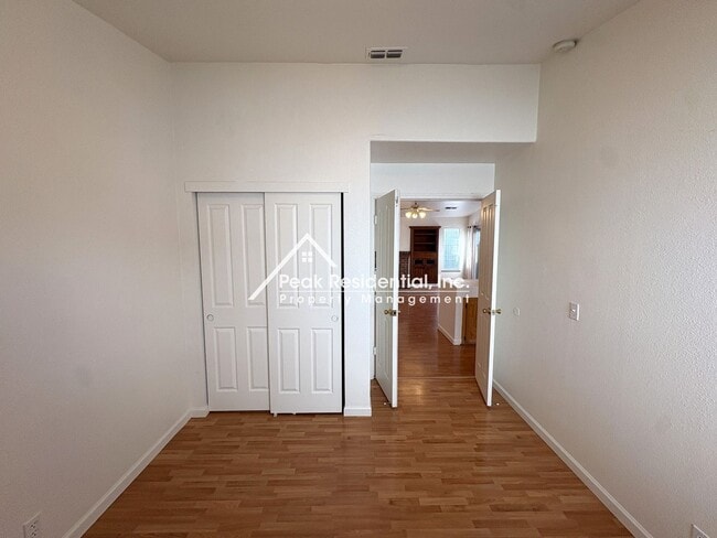 Building Photo - Charming 3bd/2ba Elk Grove Home With 2 Car Garage!