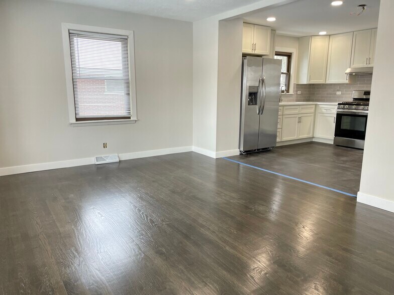 Building Photo - 360 W Oriole Trl