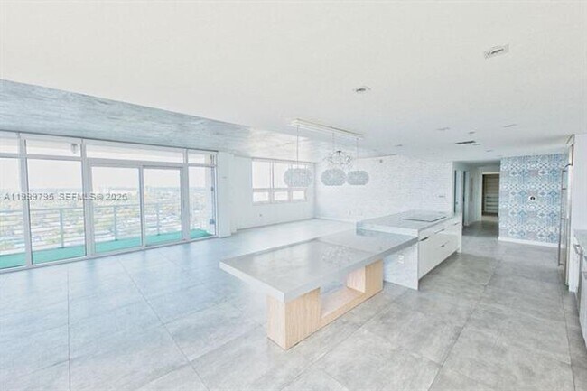 Building Photo - 3250 NE 1st Ave