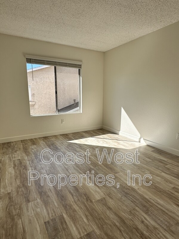 Building Photo - 3563 Roosevelt St