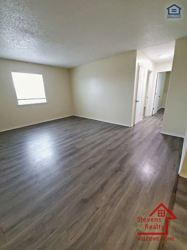 Building Photo - 2111 NW Lindy Ave