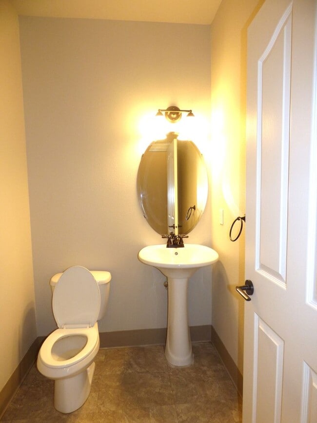 Building Photo - 5 Bedroom Home in South Salem! Near I-5