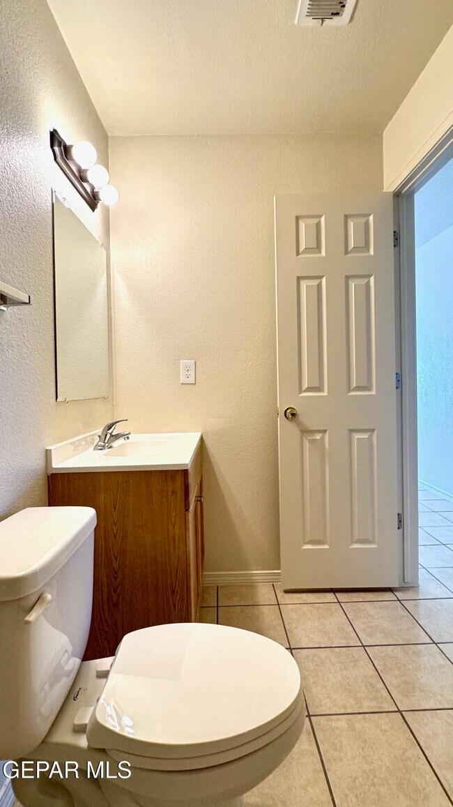 Building Photo - 8491 Roseway Dr