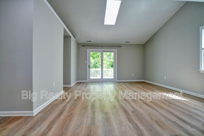 Building Photo - 1732 Rosewood Ct