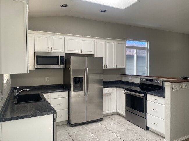 Building Photo - 10387 Ross Lake Dr