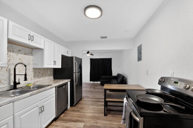 Building Photo - 1810 NW 9th St