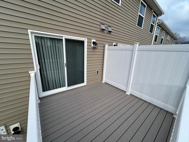 Building Photo - 8177 Lenker Dr