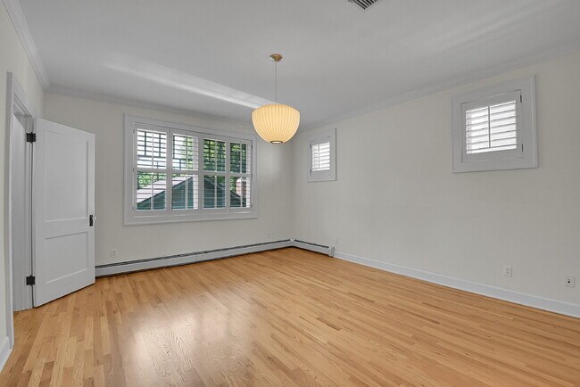 Building Photo - $4,500- 4 Bed, 3 Bath Home in Denver with ...