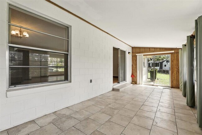 Building Photo - 2343 Greenacre Rd