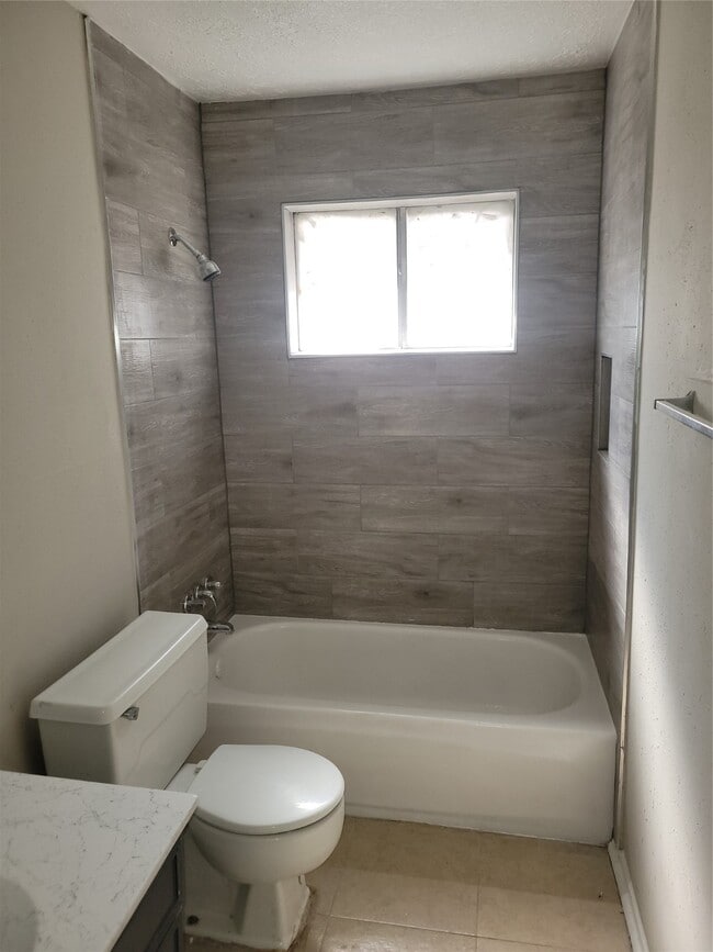 Building Photo - 15810 Boonridge Rd