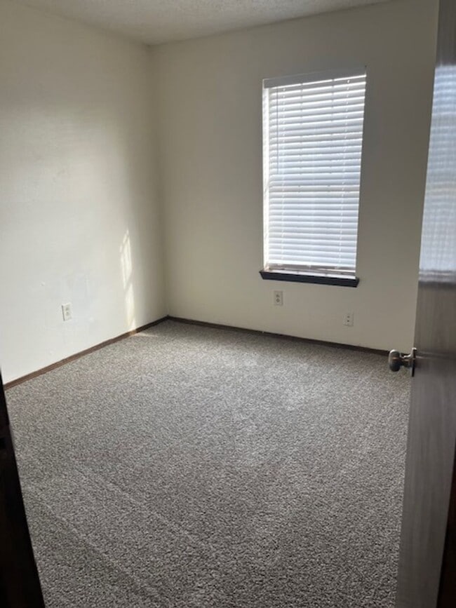 Building Photo - 3200 Wind Song Dr