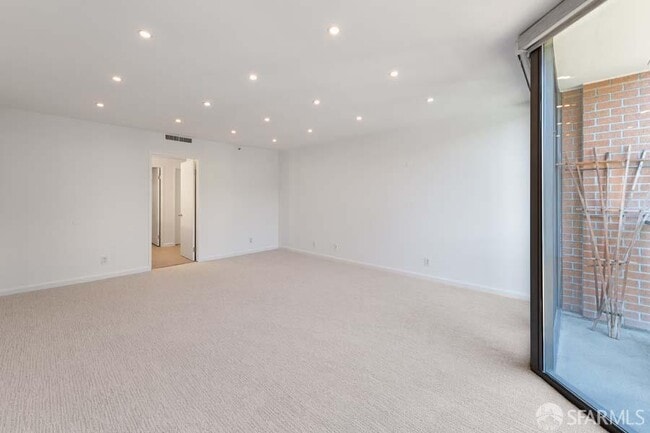 Building Photo - 101 Lombard St